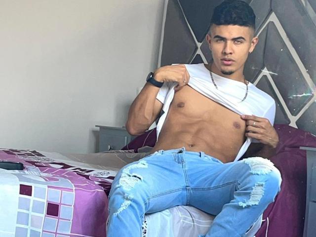 AlejandroKym - Live sex cam - 19424410