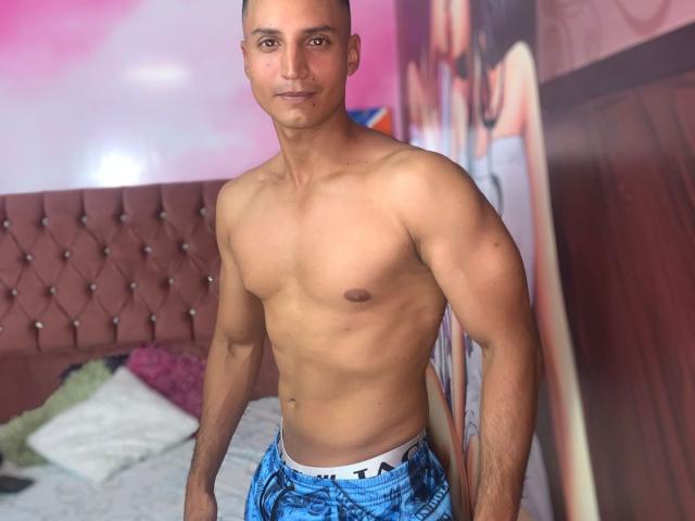 GabrielEmilio69 - Live sex cam - 19432766
