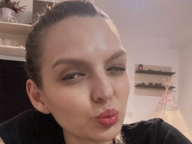 DouceAmelia - сексуальная веб-камера в реальном времени - 19434926