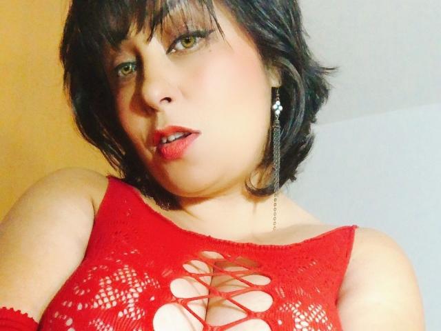 CrisseltCurvyLady - Live porn &amp; sex cam - 19470346