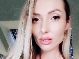 SexyEmila - Live sex cam - 19475822