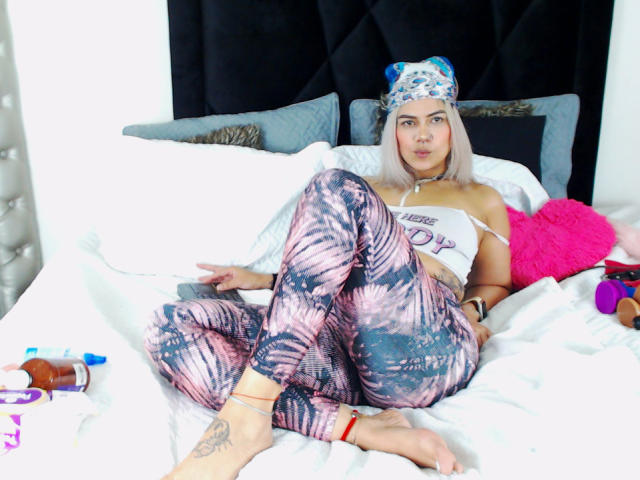 TarahDustin - Sexe cam en vivo - 19499222