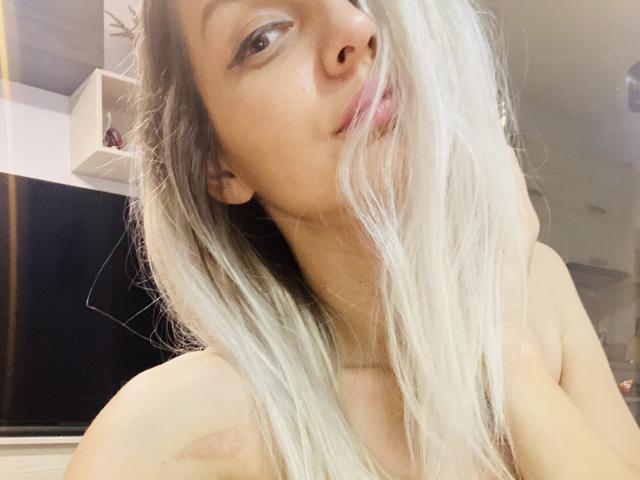 DouceAmelia - Live porno og sexkamera - 19506818