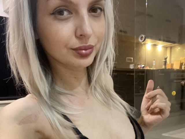 DouceAmelia - Live sex cam - 19506846
