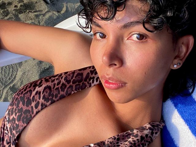 XHenisa - Live sex cam - 19508610