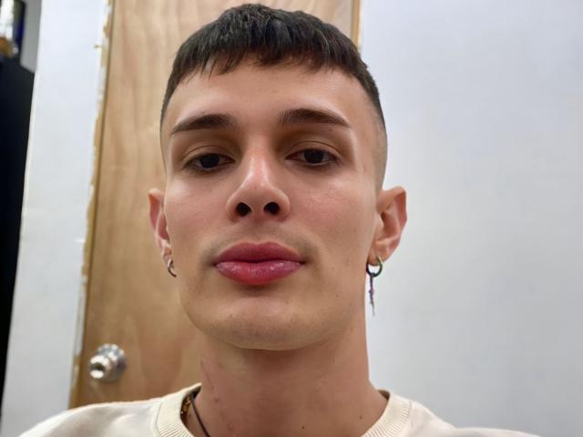 SlimLewis - Live sex cam - 19518794