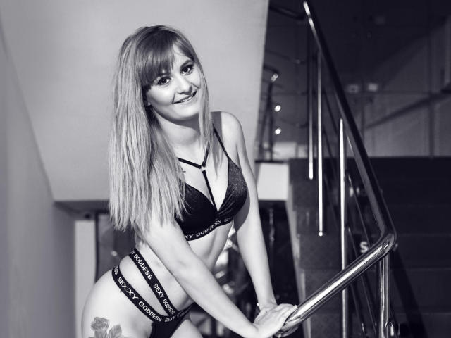 LinaQueen - Live Sex Cam - 19520258