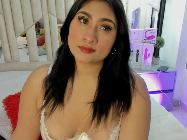 ShiaraRussi - Live porn &amp; sex cam - 19550070