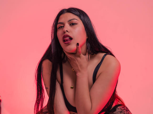 ElaiaBakerr - Live Sex Cam - 19570546