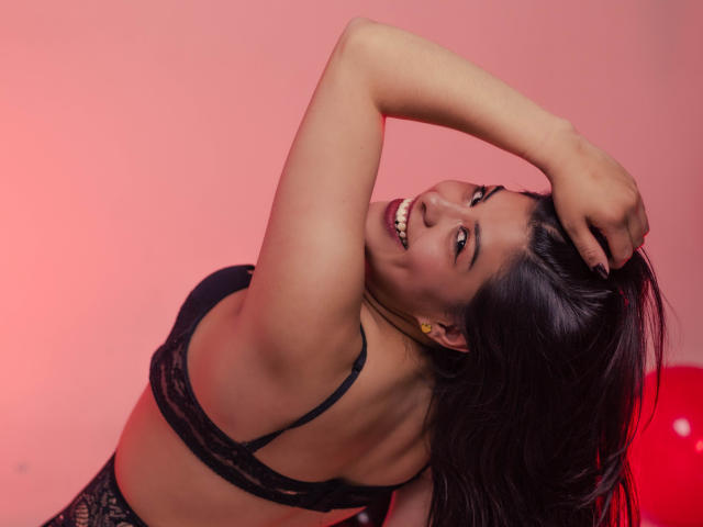 ElaiaBakerr - Live Sex Cam - 19570578