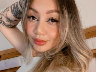 SophieLombardo - Live porn & sex cam - 19574618