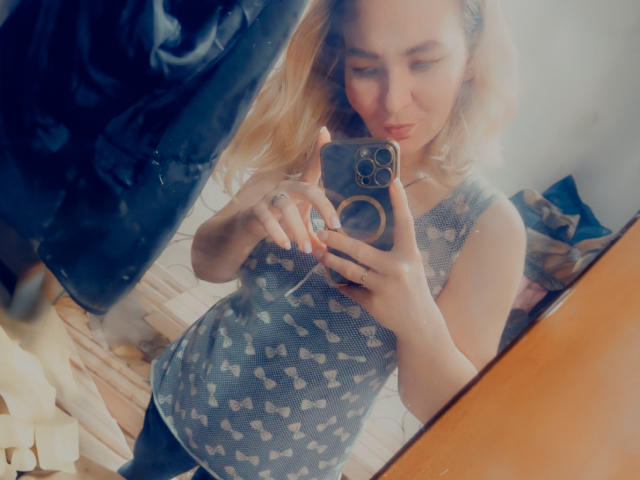 HotGirlHotLoves - Live sex cam - 19580818