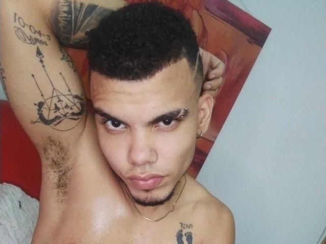 MorenoSexyBbc - Sexe cam en vivo - 19613918