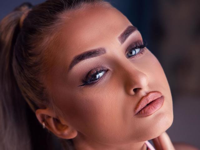 KylieJonnes - Live sex cam - 19627746