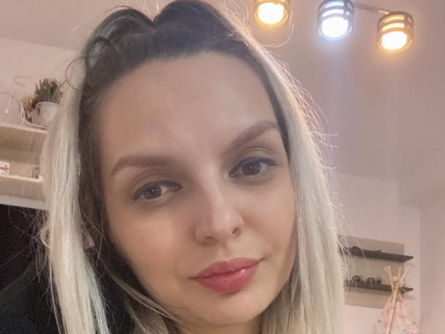 DouceAmelia - Sexe cam en vivo - 19639110