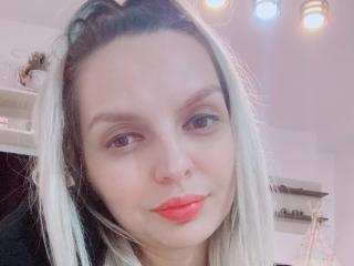 DouceAmelia - Live sex cam - 19639114