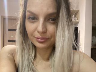 DouceAmelia - Live sex cam - 19639150