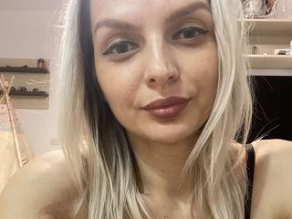 DouceAmelia - Live porn & sex cam - 19639154