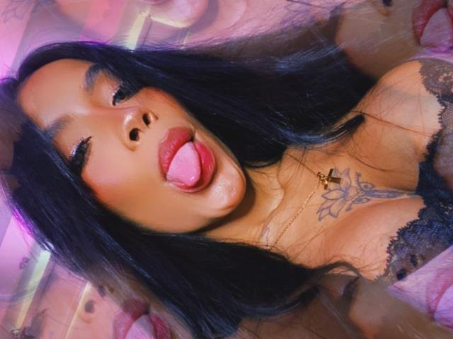 FiorellaBossh - Live porn &amp; sex cam - 19641202