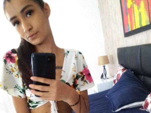 EvaMontessori - Live sex cam - 19677418