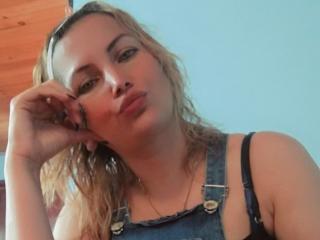 GiuliaAddams - Live Sex Cam - 19696658