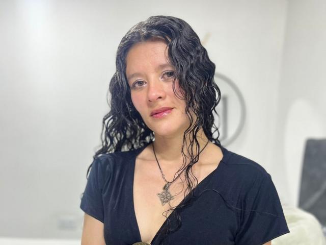 SereneClarks - Live porn &amp; sex cam - 19715430