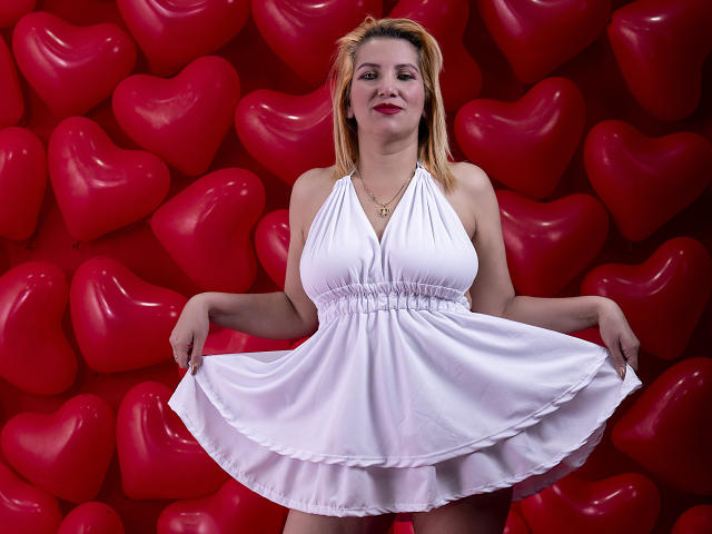 GiuliaAddams - Live porn &amp; sex cam - 19742634