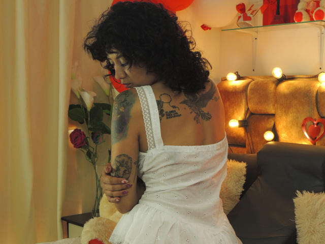 AmyLuciana - Live porn &amp; sex cam - 19743874