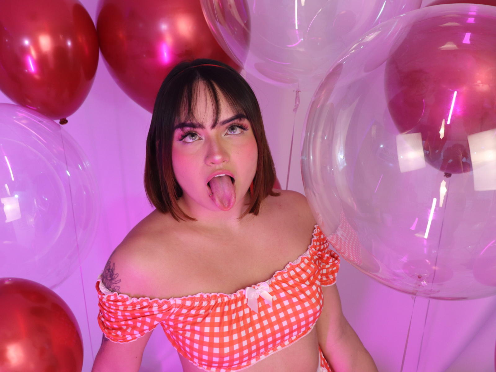 ValeriaNovak - Live porn &amp; sex cam - 19758114
