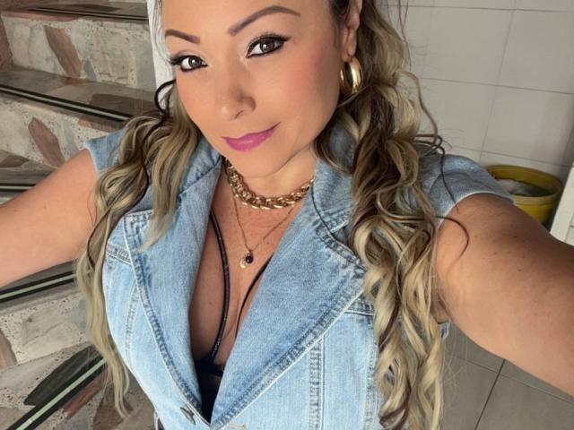 HollyMadisonn - Live sex cam - 19768838