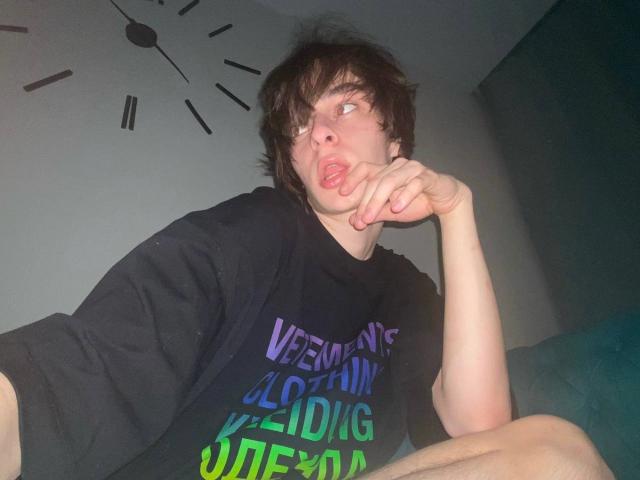 CuriousMan - Live Sex Cam - 19777158