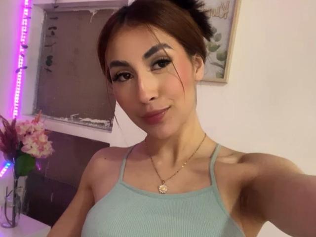 AnyaJay - Live Sex Cam - 19777610