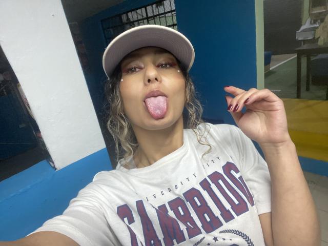 FloraSaenz - Live sex cam - 19781682