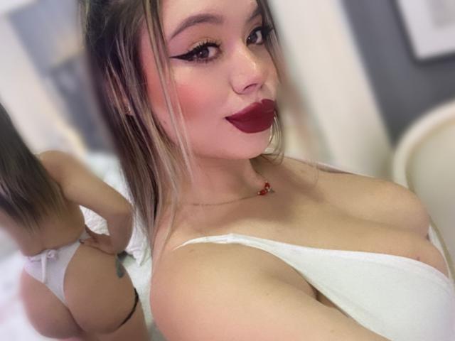 SamanthaMoure - Live Sex Cam - 19789246