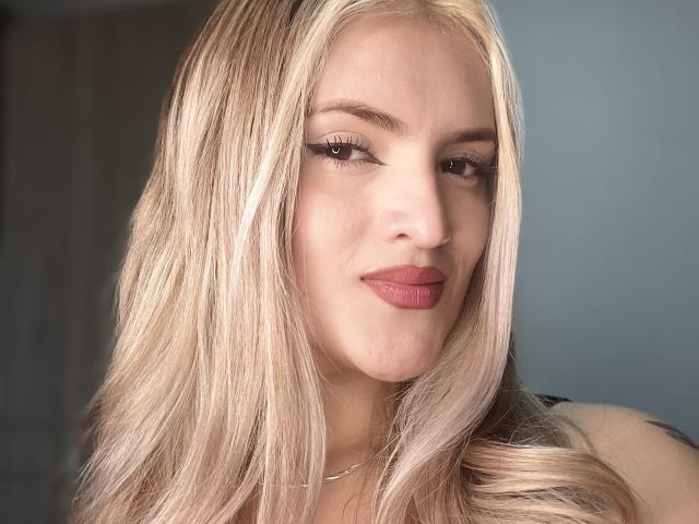 FiorellaStrong - Live porn &amp; sex cam - 19789414