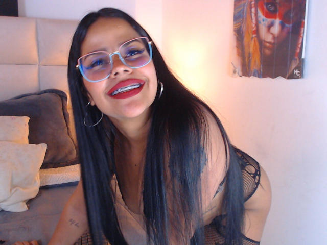 AmbarrSmith - Live sex cam - 19840330