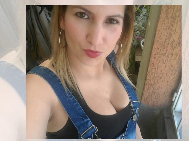 GiuliaAddams - Live sex cam - 19846066