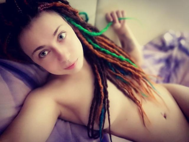 CharlineS - Live sex cam - 19882938