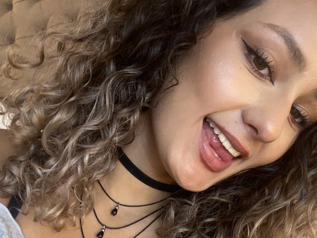 FloraSaenz - Live Sex Cam - 19885558