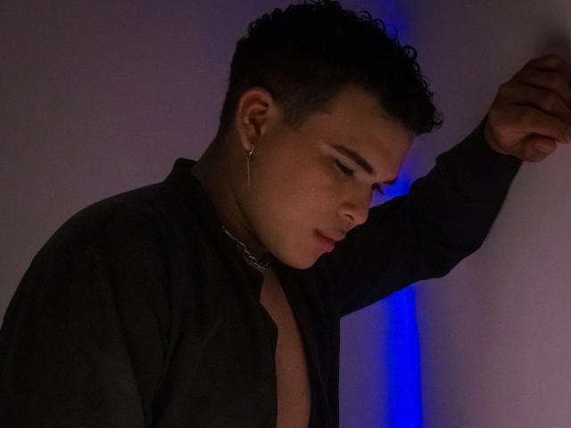 GianHot - Live sex cam - 19894742