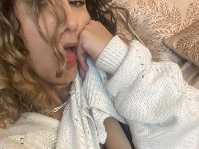 FloraSaenz - Live sex cam - 19895070