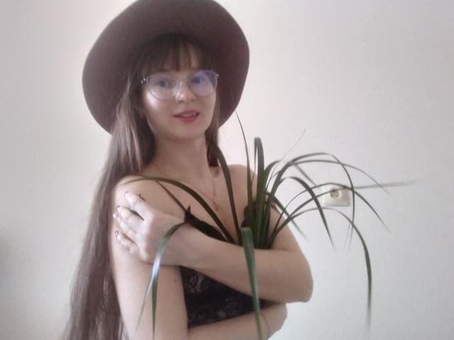 KiraGoldens - Live porn &amp; sex cam - 19895910