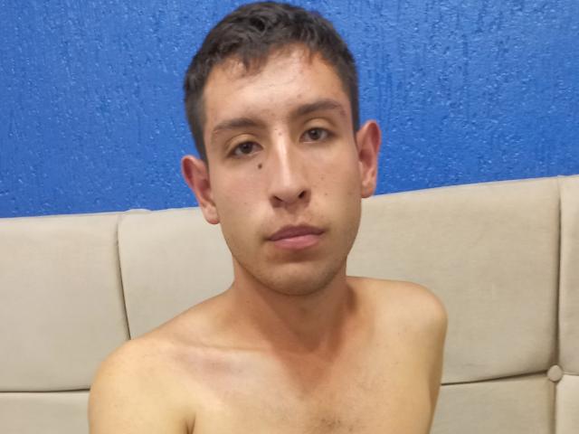 ConnorRomanoff - Live sex cam - 19909502