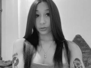 LauraMoreti - Live sex cam - 19918630