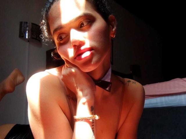 AtenaJb - Live Sex Cam - 19920718