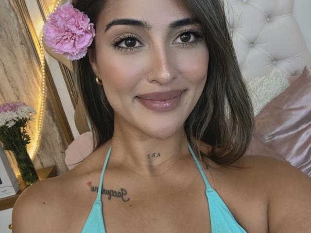 MaeCollins - Live sex cam - 19923198