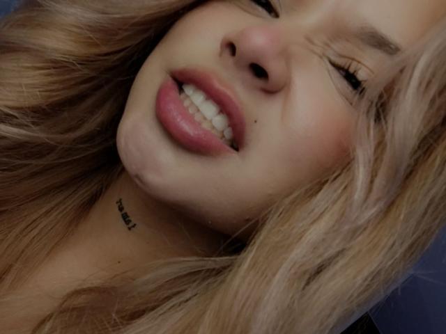 KateZoe - Live sex cam - 19931122