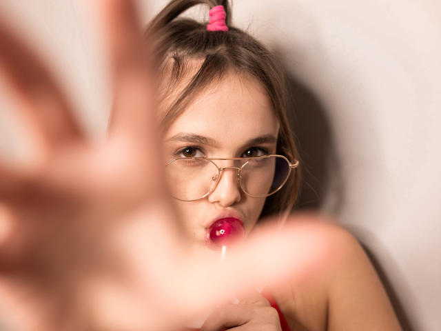 EmilySparkle - Live porn &amp; sex cam - 19932386