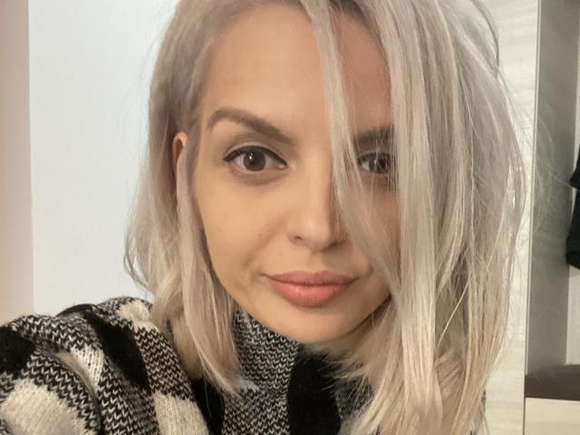 DouceAmelia - Sexe cam en vivo - 19939350