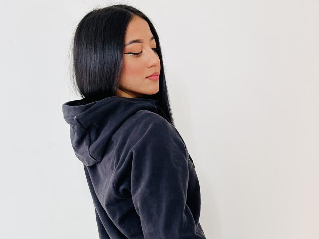 ValerieHang - Live porn &amp; sex cam - 19940830